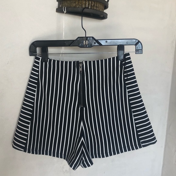 LF Seek the label black and white striped skort - Picture 3 of 4